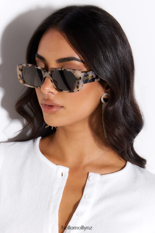 Hello Molly BANBE The Heatherton Sunglasses Blonde Tort Ink PBN88610197 Accessories