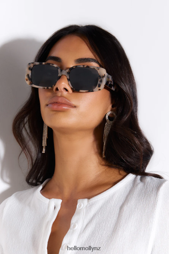 Hello Molly BANBE The Heatherton Sunglasses Blonde Tort Ink PBN88610197 Accessories
